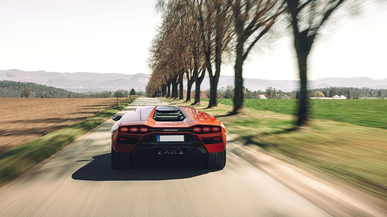 2022 Lamborghini Countach LPI 800-4 - Image 28 of 31
