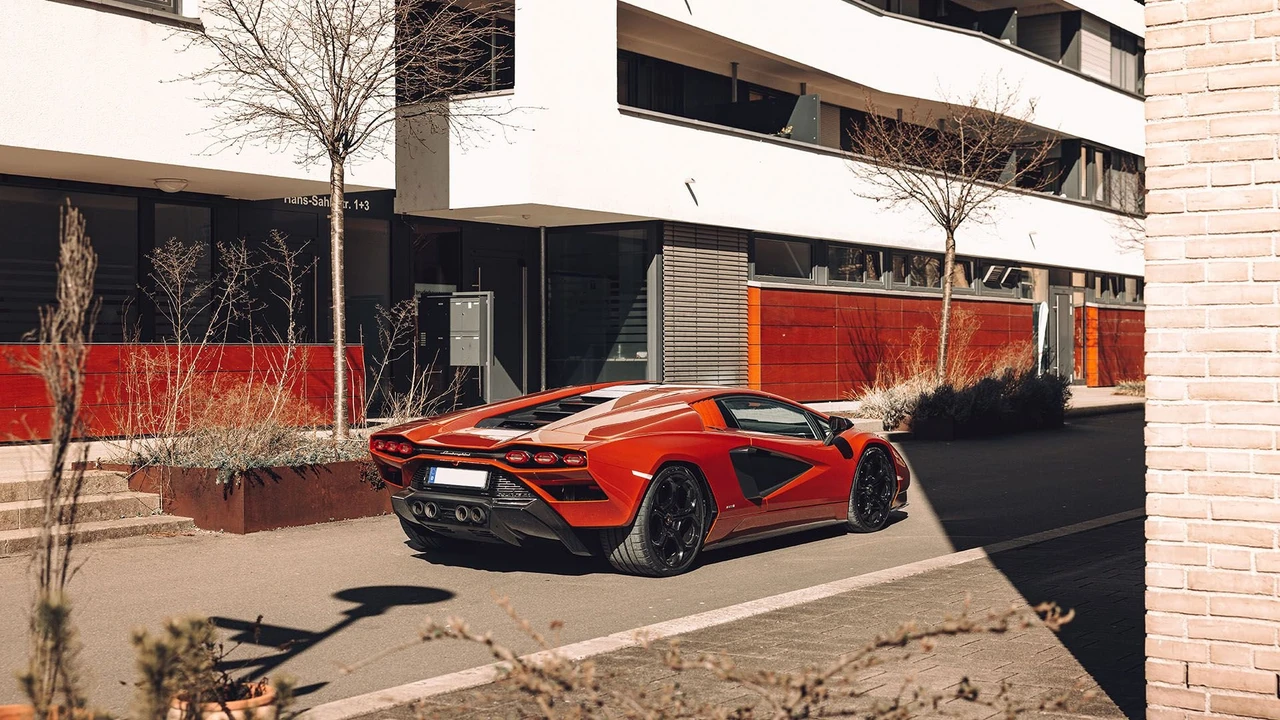 2022 Lamborghini Countach LPI 800-4 - Image 13 of 31