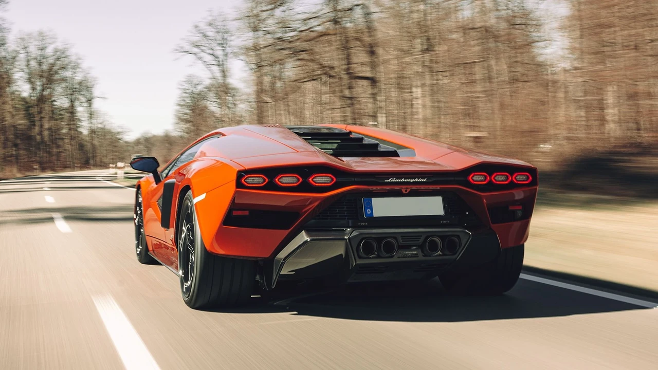 2022 Lamborghini Countach LPI 800-4 - Image 30 of 31