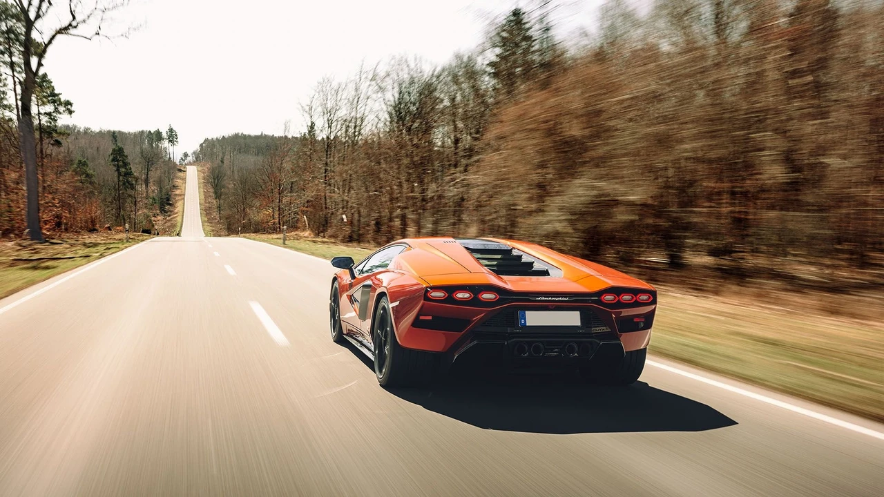 2022 Lamborghini Countach LPI 800-4 - Image 29 of 31