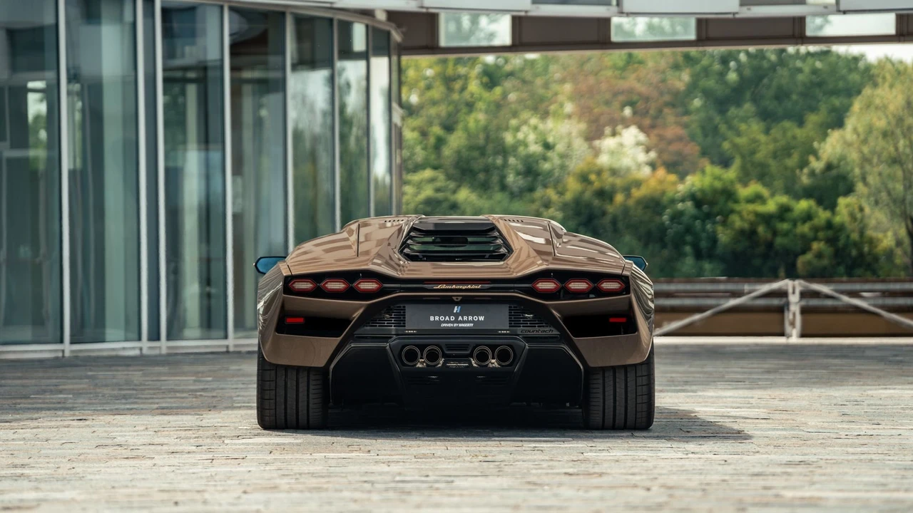 2022 Lamborghini Countach LPI 800-4 - Image 17 of 31