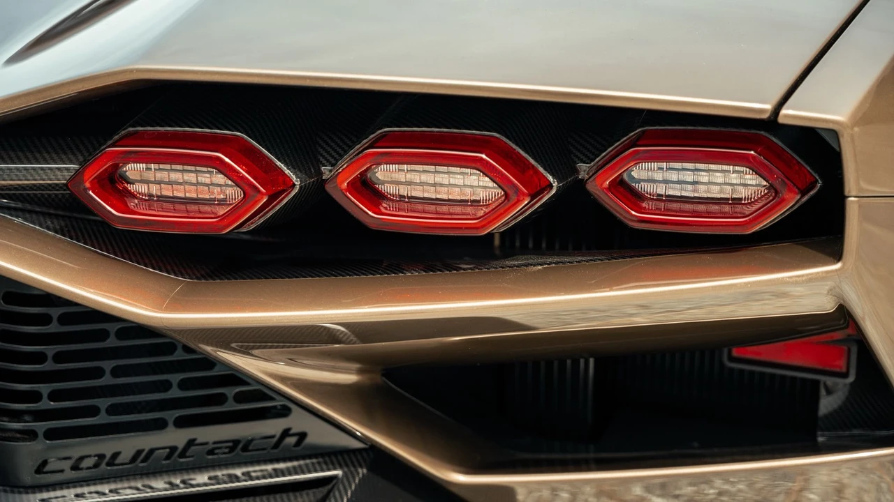 2022 Lamborghini Countach LPI 800-4 - Image 8 of 31