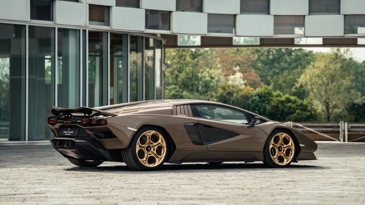 2022 Lamborghini Countach LPI 800-4 - Image 10 of 31