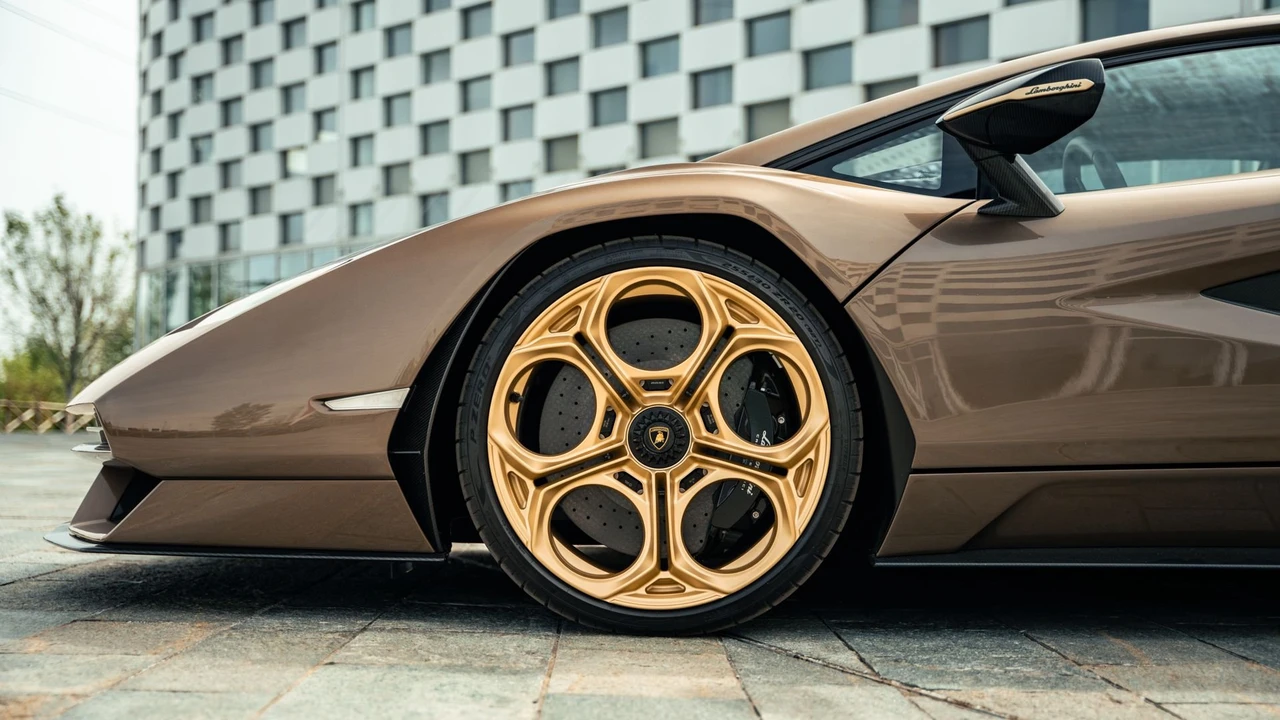 2022 Lamborghini Countach LPI 800-4 - Image 25 of 31