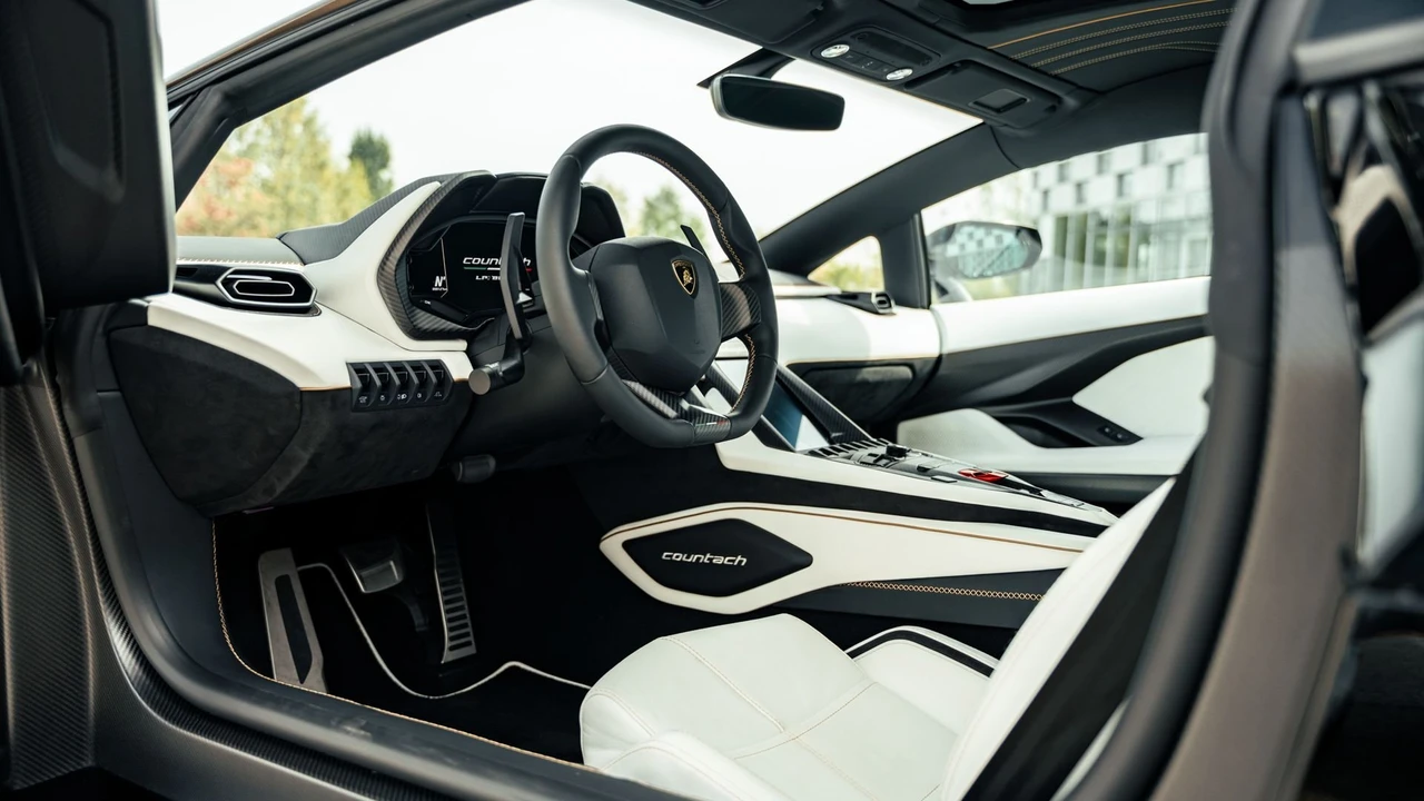 2022 Lamborghini Countach LPI 800-4 - Image 7 of 31