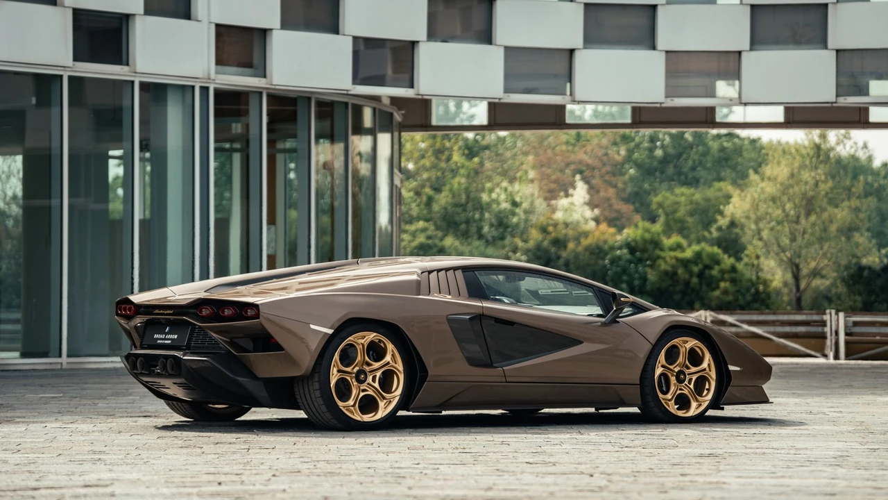 2022 Lamborghini Countach LPI 800-4 - Image 13 of 31