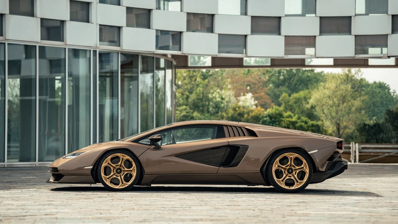 2022 Lamborghini Countach LPI 800-4 - Image 15 of 31