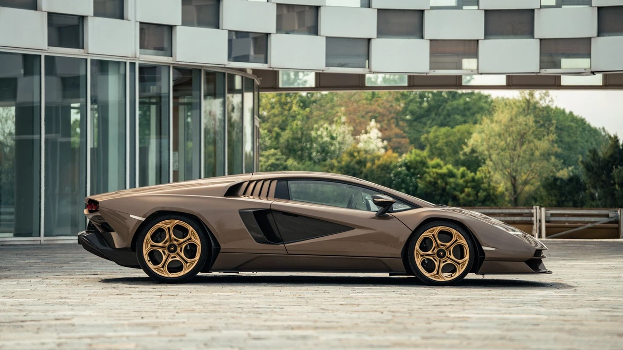 2022 Lamborghini Countach LPI 800-4 - Image 2 of 31