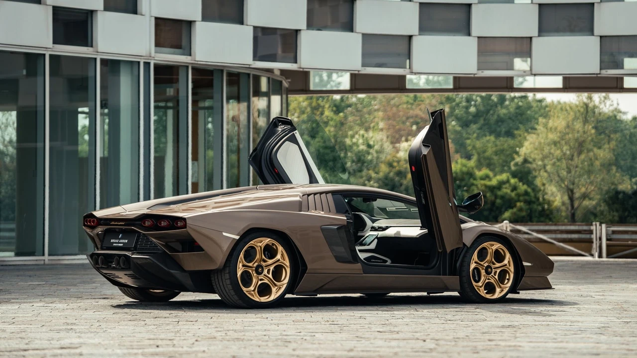 2022 Lamborghini Countach LPI 800-4 - Image 19 of 31