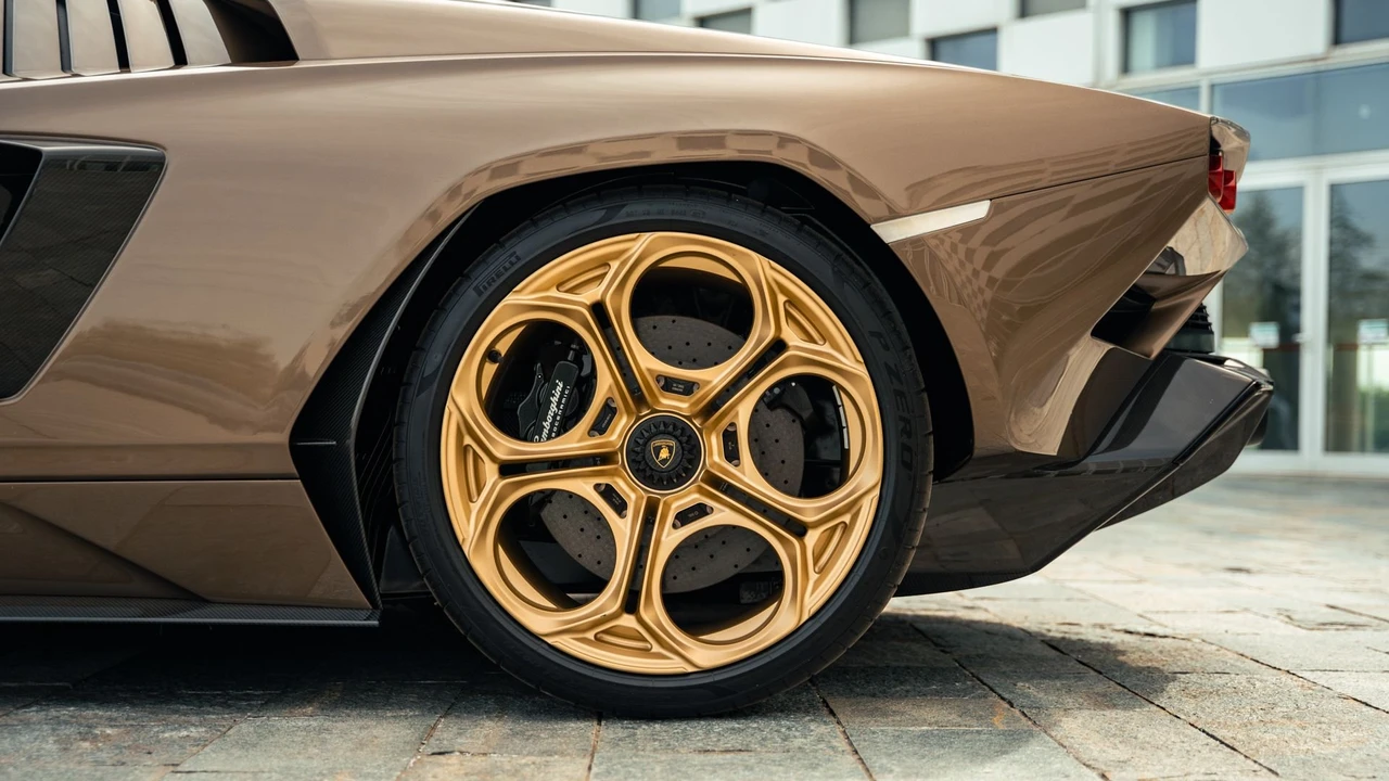 2022 Lamborghini Countach LPI 800-4 - Image 23 of 31