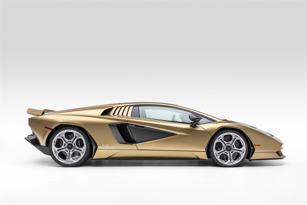 2022 Lamborghini Countach LPI 800-4 - Image 17 of 31