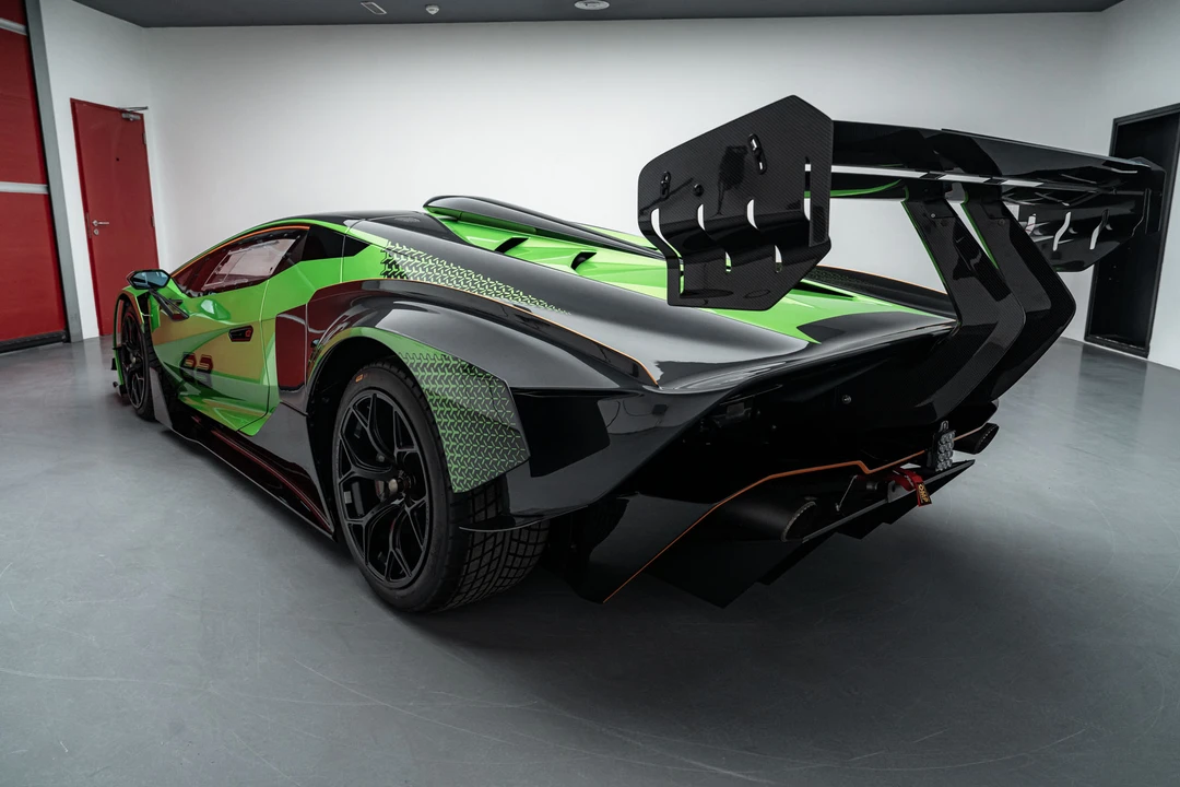 2022 Lamborghini - Image 7 of 31