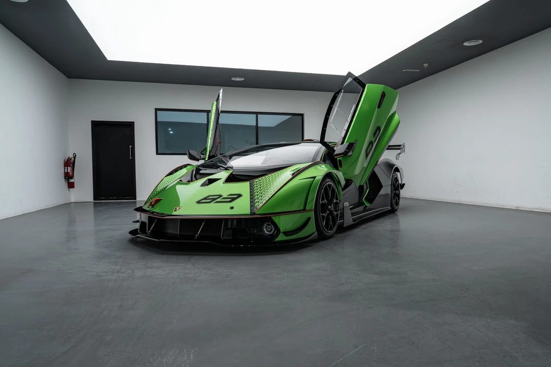 2022 Lamborghini - Image 10 of 31
