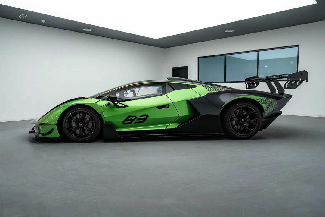 2022 Lamborghini - Image 9 of 31