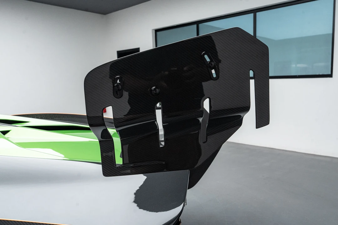 2022 Lamborghini - Image 16 of 31