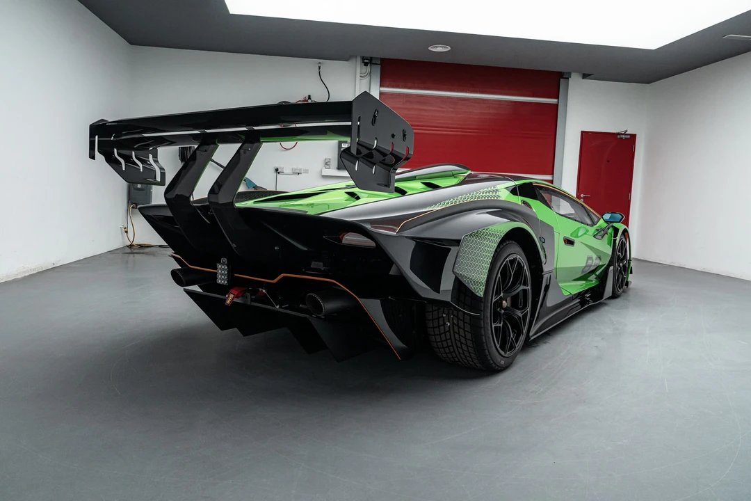 2022 Lamborghini - Image 5 of 31