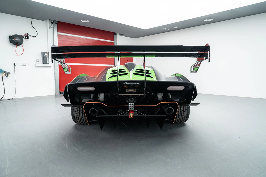 2022 Lamborghini - Image 6 of 31