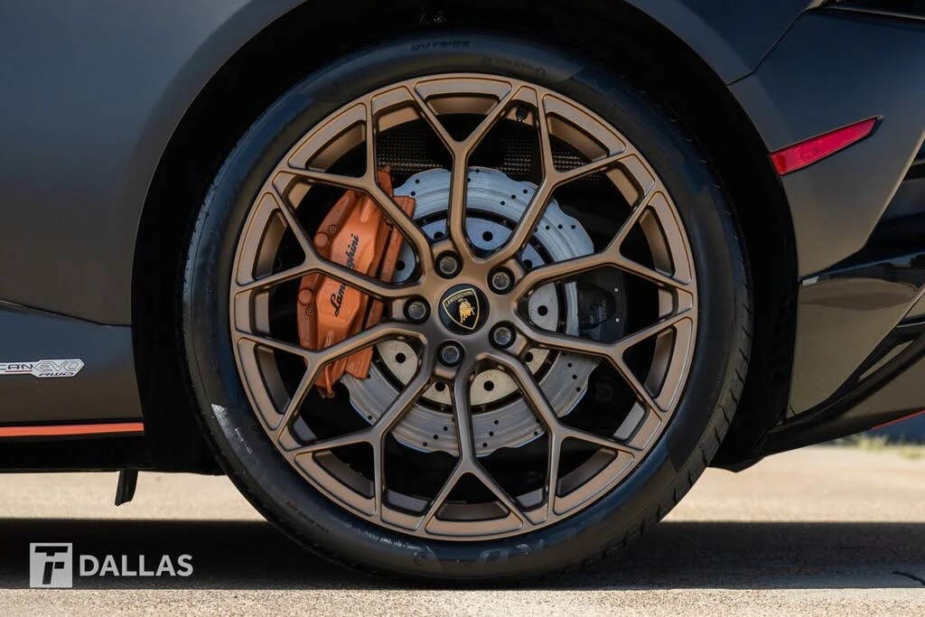 2022 Lamborghini Huracan - Image 9 of 31