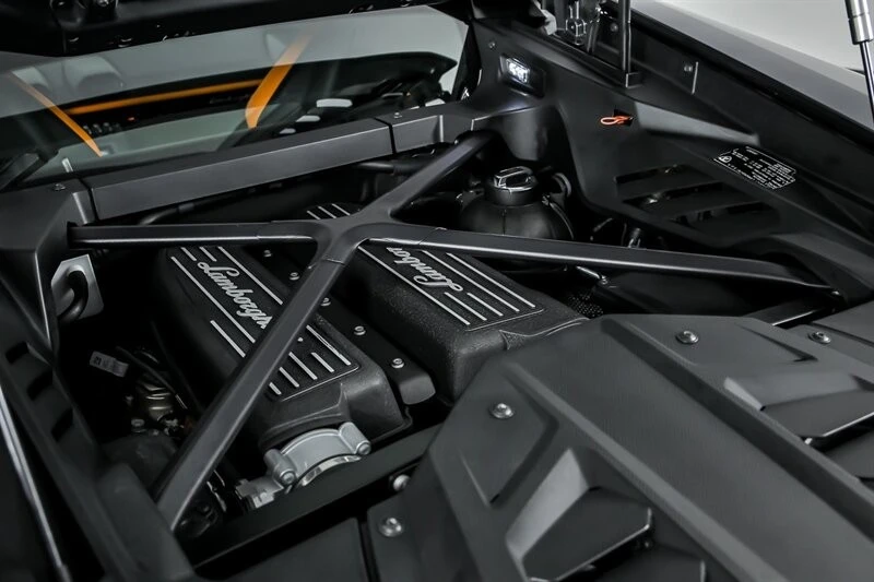 2022 Lamborghini - Image 16 of 31