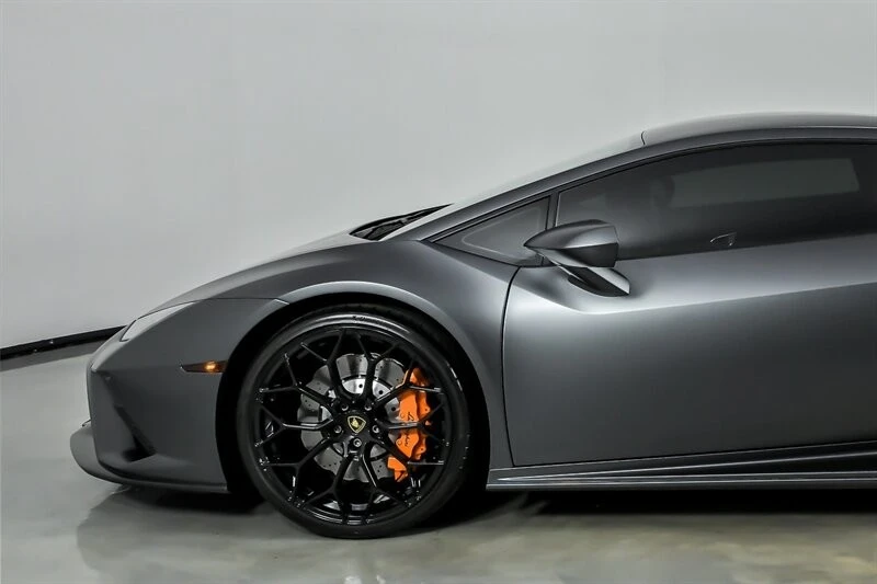 2022 Lamborghini - Image 7 of 31