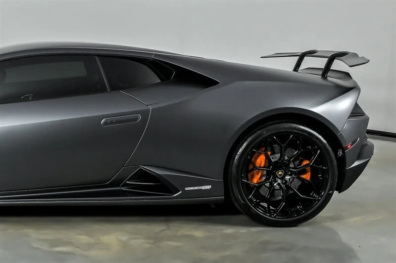 2022 Lamborghini - Image 8 of 31