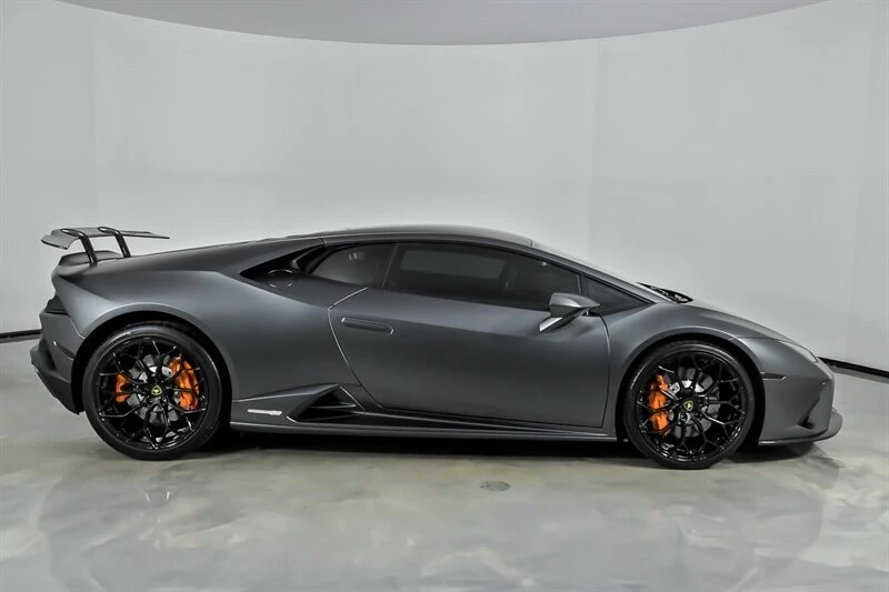 2022 Lamborghini - Image 15 of 31