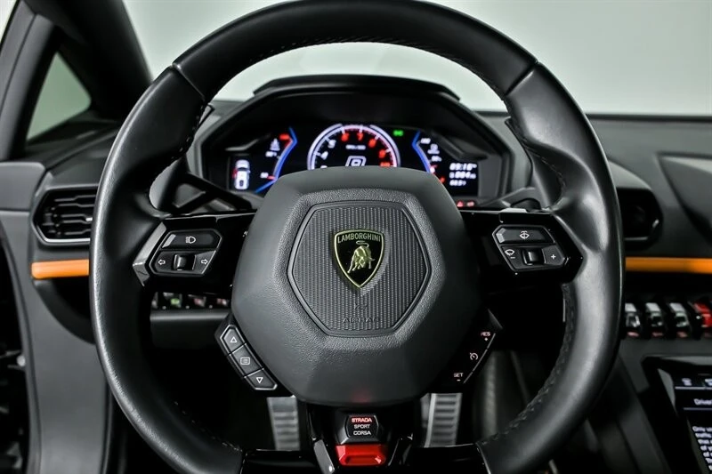 2022 Lamborghini - Image 28 of 31