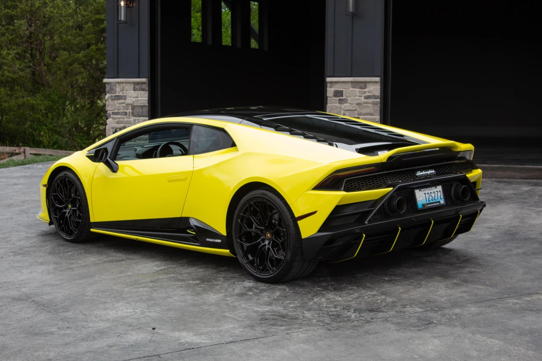 2022 Lamborghini Huracan LP640-4 EVO - Image 17 of 31