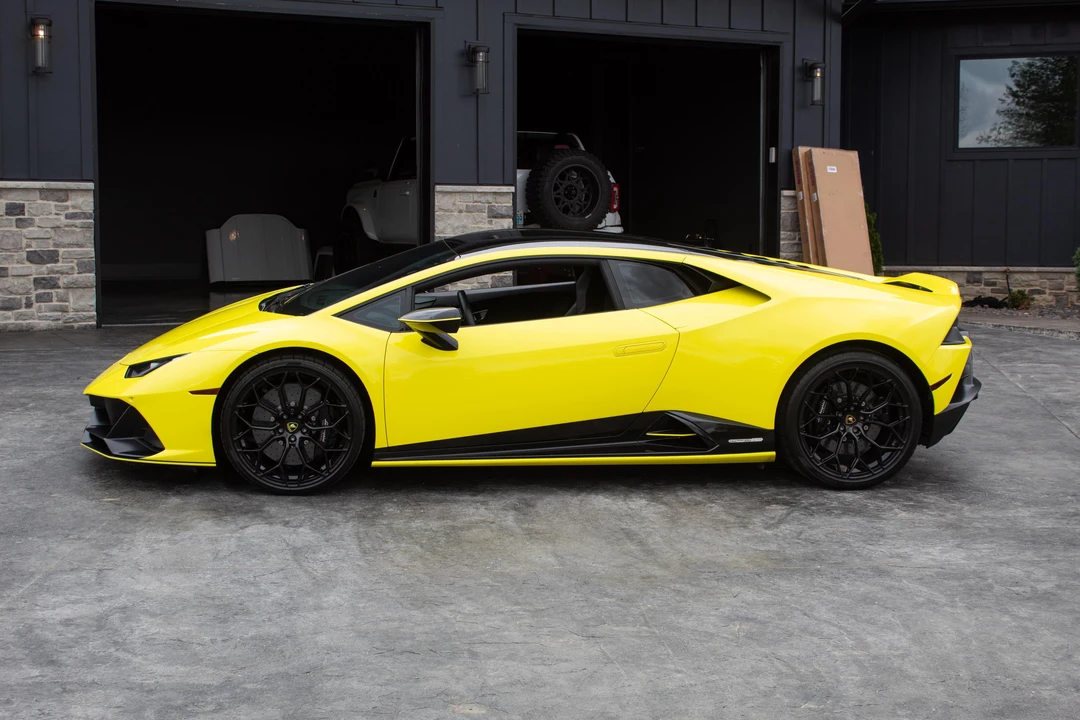 2022 Lamborghini Huracan LP640-4 EVO - Image 13 of 31