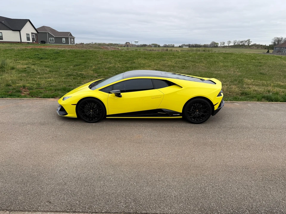 2022 Lamborghini Huracan LP640-4 EVO - Image 15 of 31