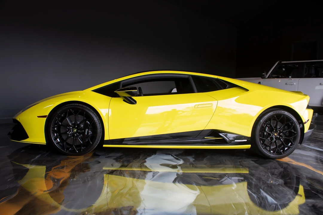 2022 Lamborghini Huracan LP640-4 EVO - Image 3 of 31