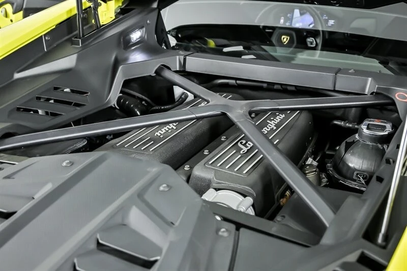 2022 Lamborghini - Image 16 of 31