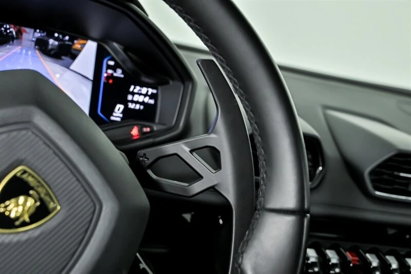 2022 Lamborghini - Image 28 of 31