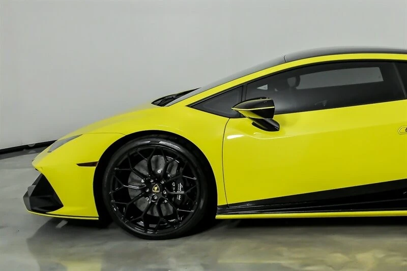 2022 Lamborghini - Image 6 of 31