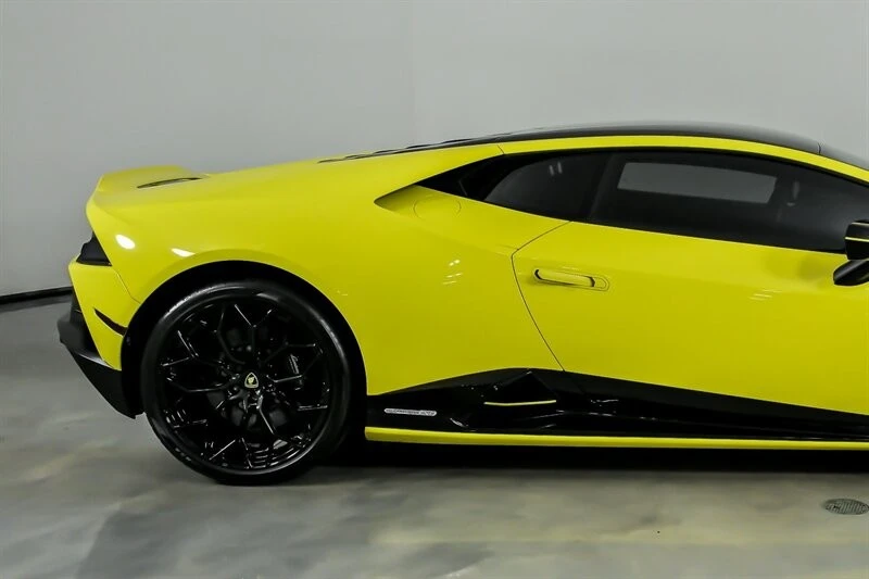 2022 Lamborghini - Image 12 of 31