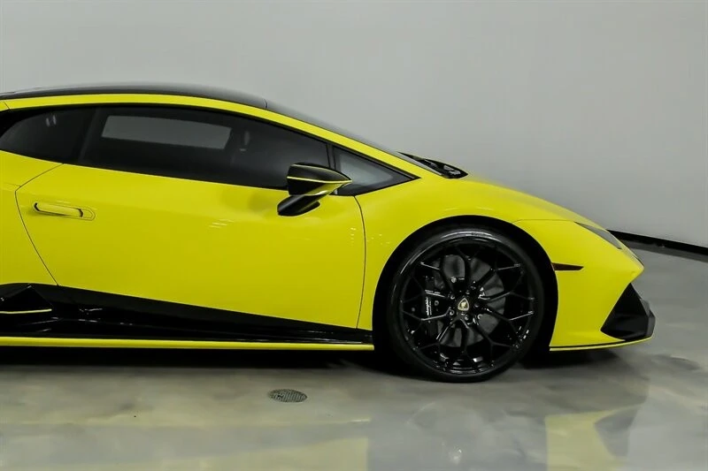 2022 Lamborghini - Image 13 of 31