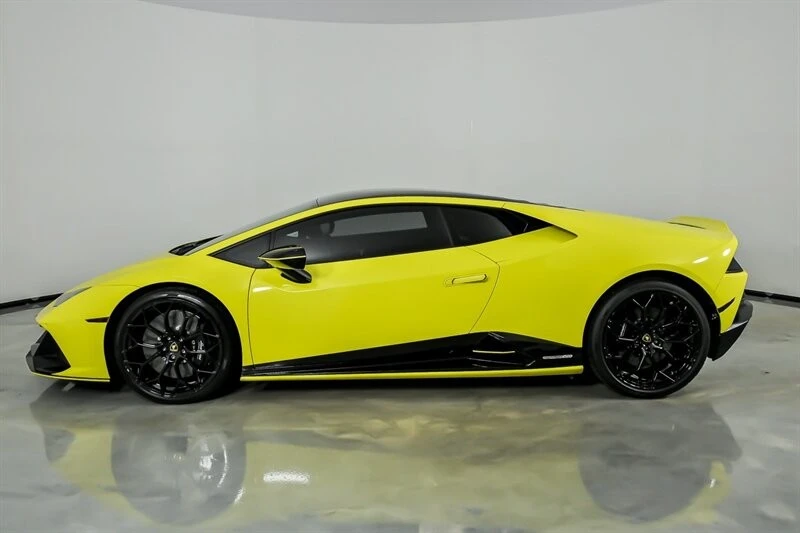 2022 Lamborghini - Image 8 of 31