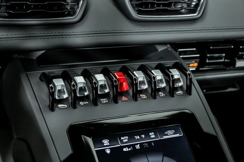 2022 Lamborghini - Image 30 of 31
