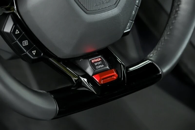 2022 Lamborghini - Image 23 of 31