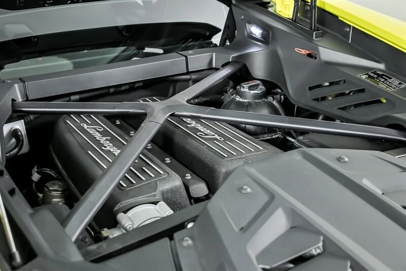 2022 Lamborghini - Image 15 of 31