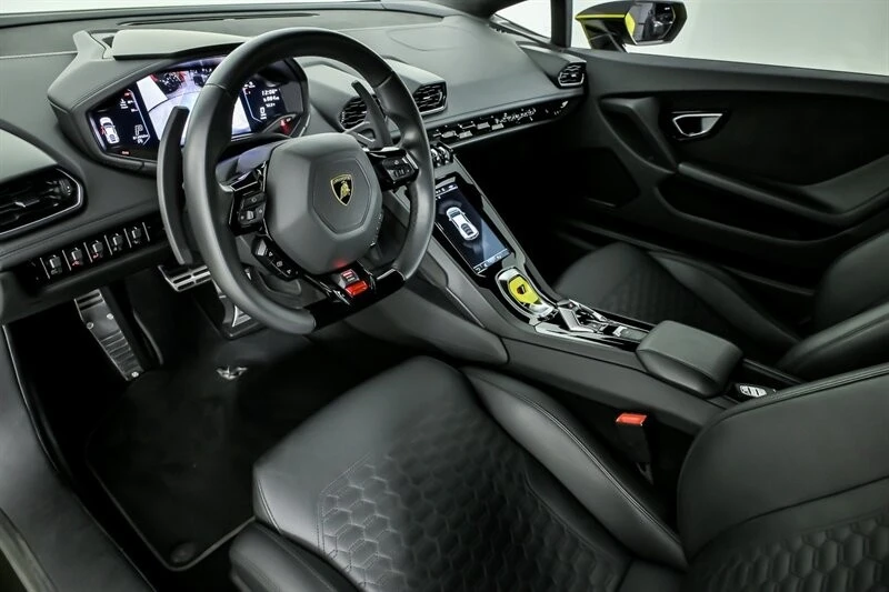 2022 Lamborghini - Image 19 of 31