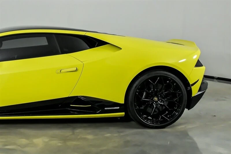 2022 Lamborghini - Image 7 of 31