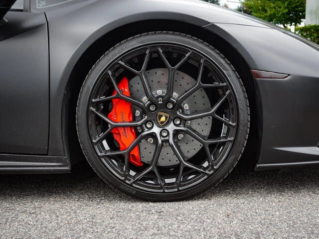 2022 Lamborghini Huracan LP640-4 EVO - Image 13 of 31