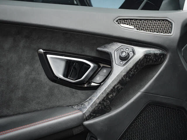 2022 Lamborghini Huracan LP640-4 EVO - Image 15 of 31