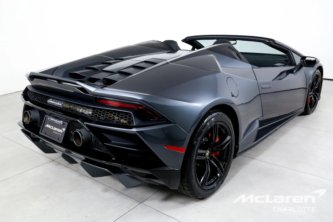 2022 Lamborghini - Image 9 of 27