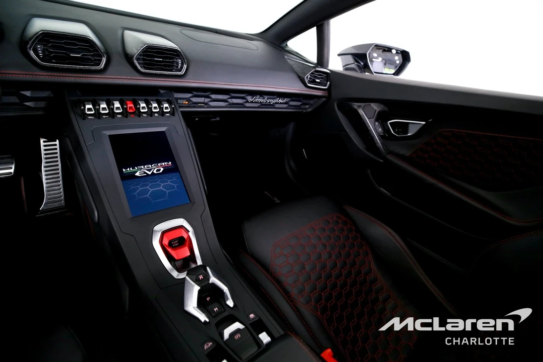 2022 Lamborghini - Image 15 of 27
