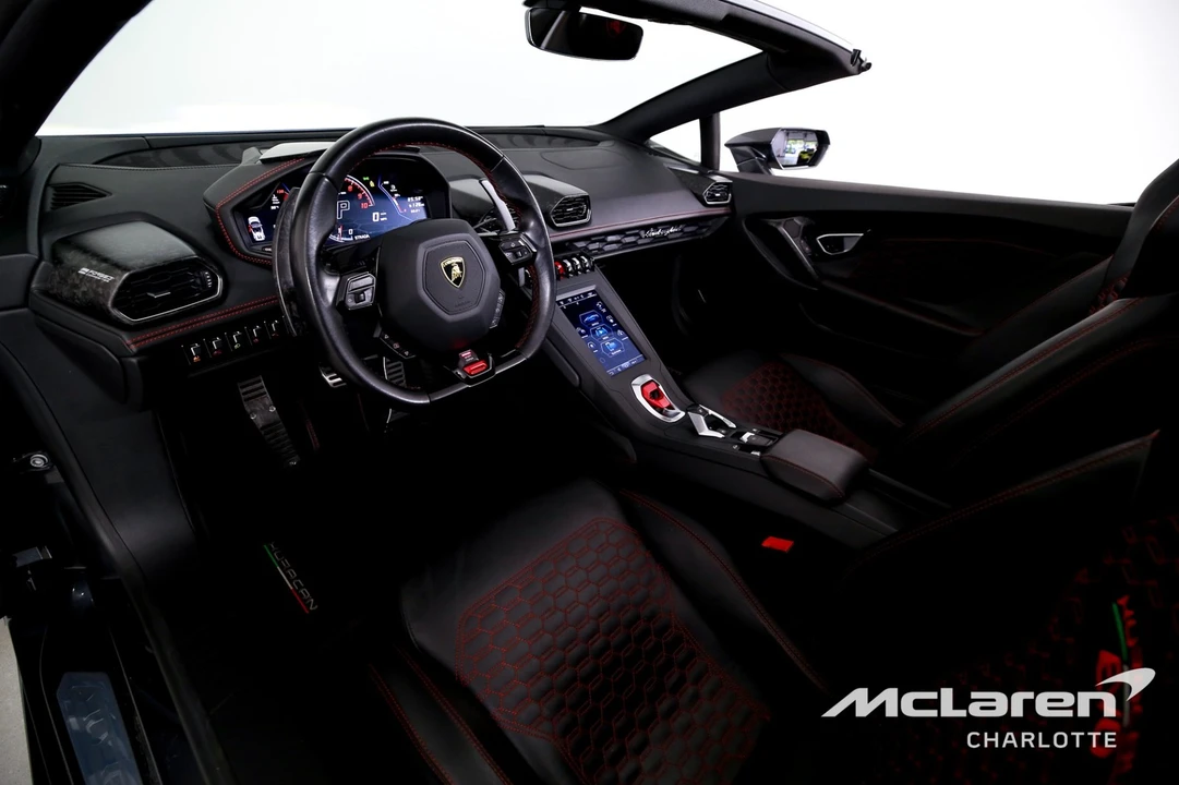 2022 Lamborghini - Image 12 of 27
