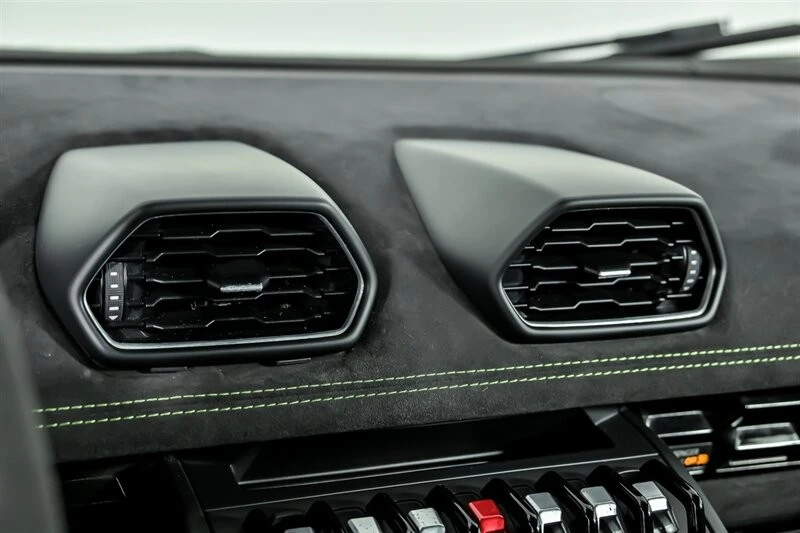 2022 Lamborghini - Image 26 of 31