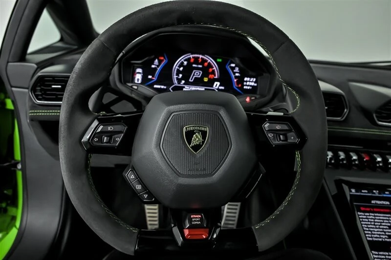 2022 Lamborghini - Image 25 of 31