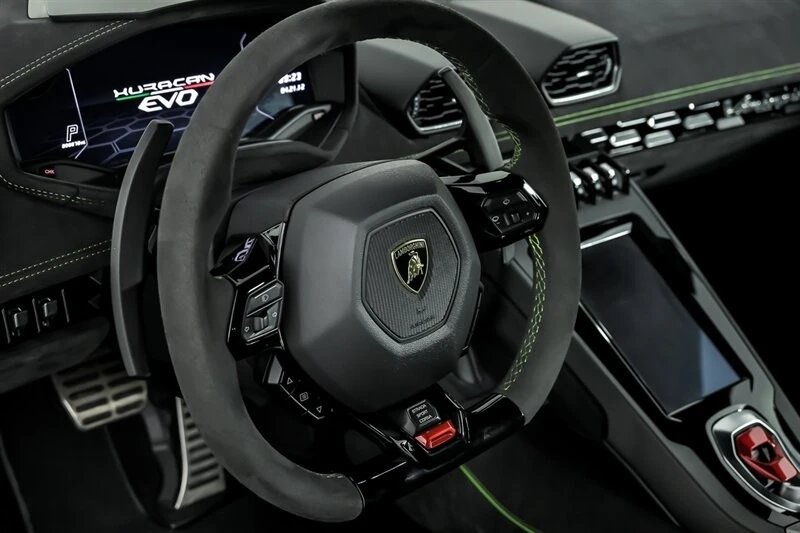2022 Lamborghini - Image 23 of 31